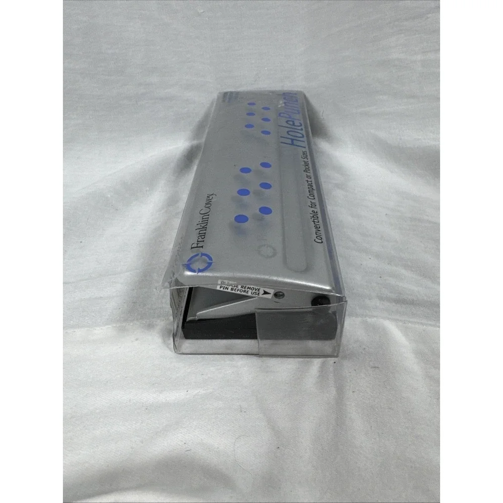 Franklin Covey Hole Punch For Compact Pocket Size Holds 6 Sheets NEW